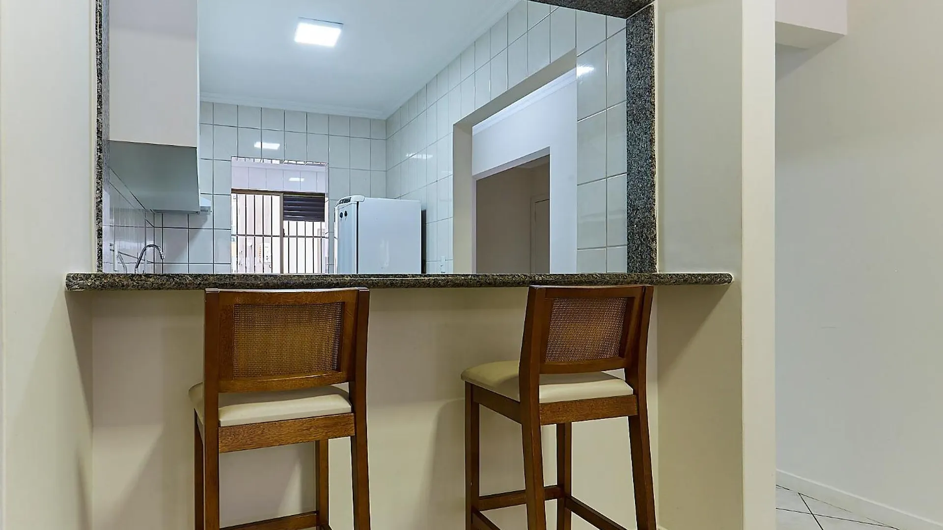 1107 Apto Economico Y Confortavel Sobre Avenida Principal De Bombinhas. Bombinhas