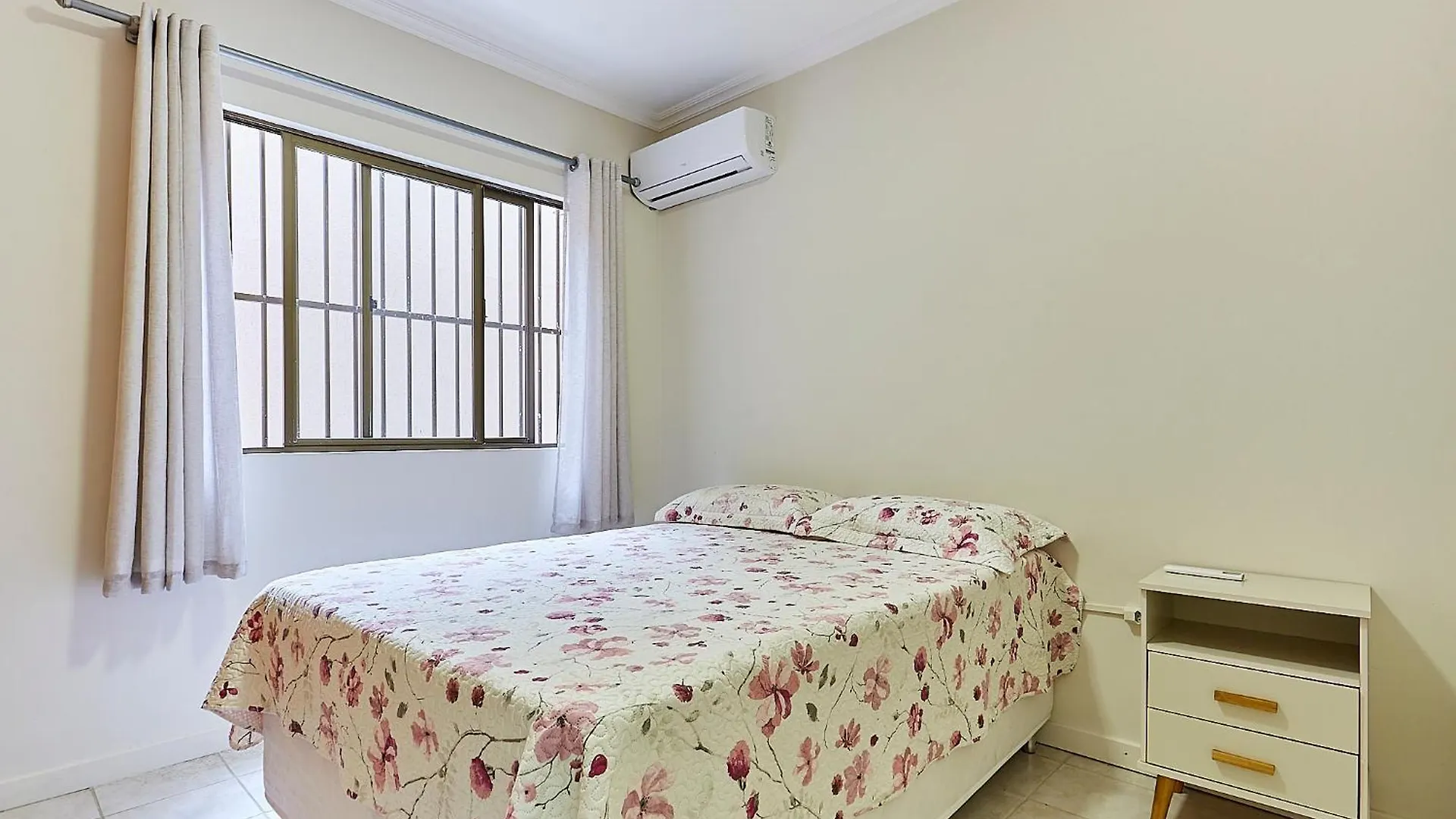 Apartment 1107 Apto Economico Y Confortavel Sobre Avenida Principal De Bombinhas. Brazil