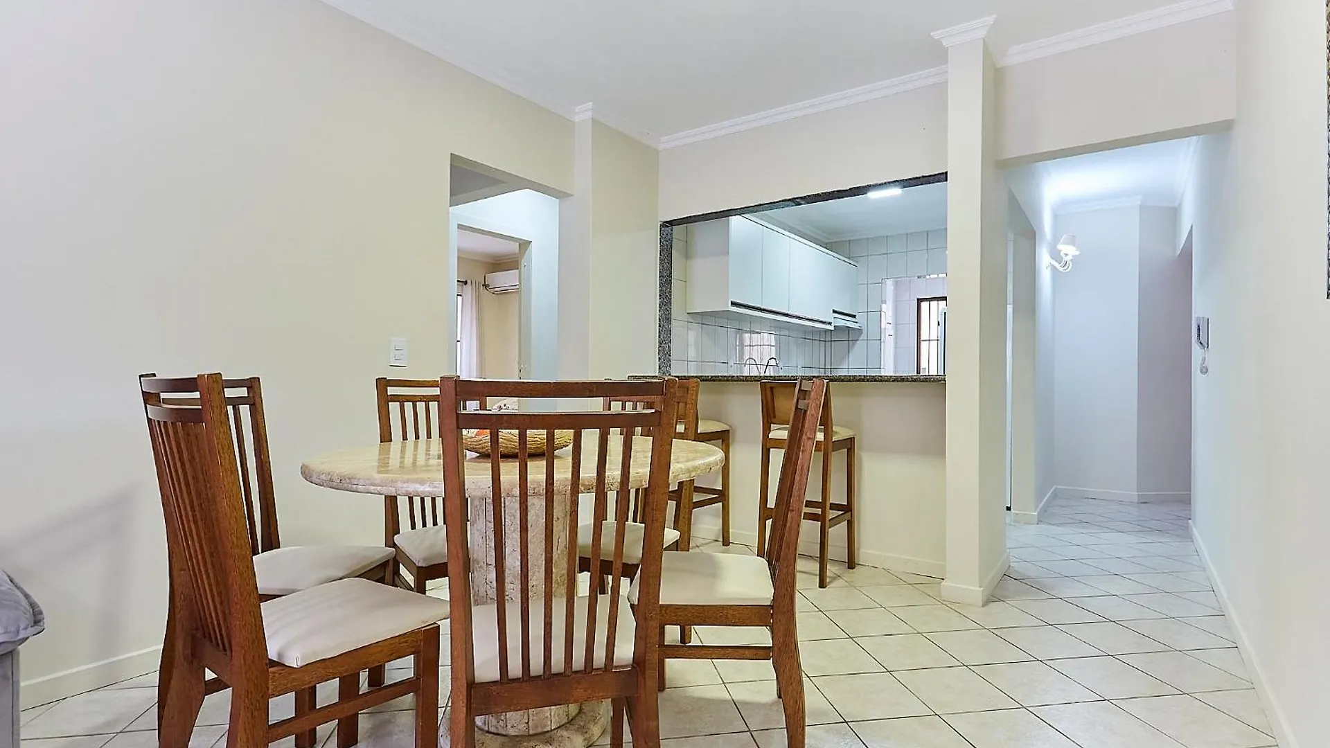 1107 Apto Economico Y Confortavel Sobre Avenida Principal De Bombinhas. Apartment Bombinhas