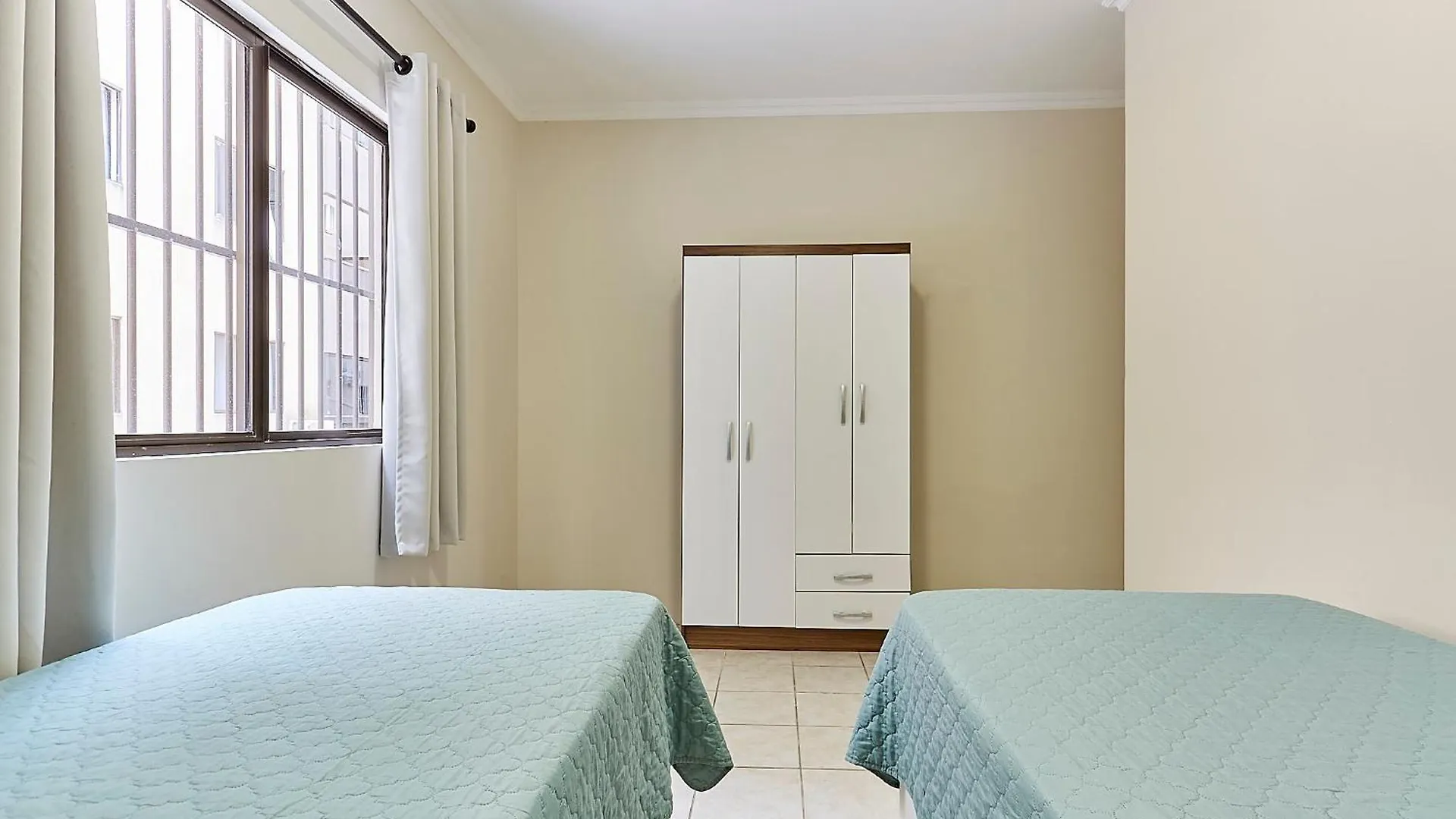 Apartment 1107 Apto Economico Y Confortavel Sobre Avenida Principal De Bombinhas. Brazil
